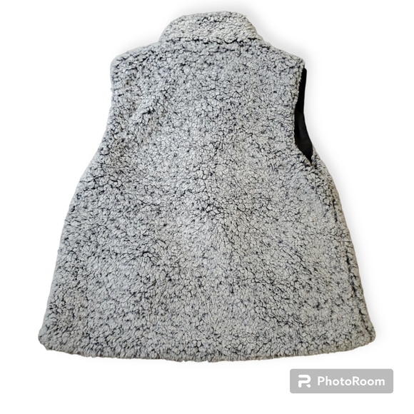 Super soft Women's Faux Fur Chicsoul.com Vest. Size 1XL - Picture 2 of 3